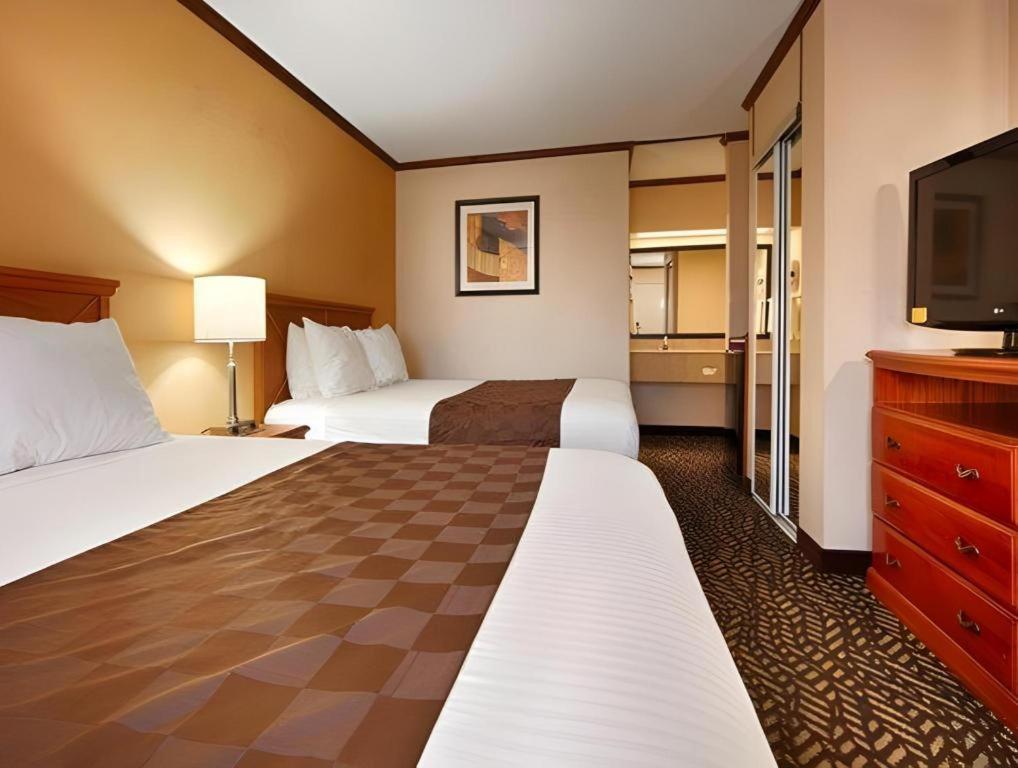 Western Fairwinds 2*
